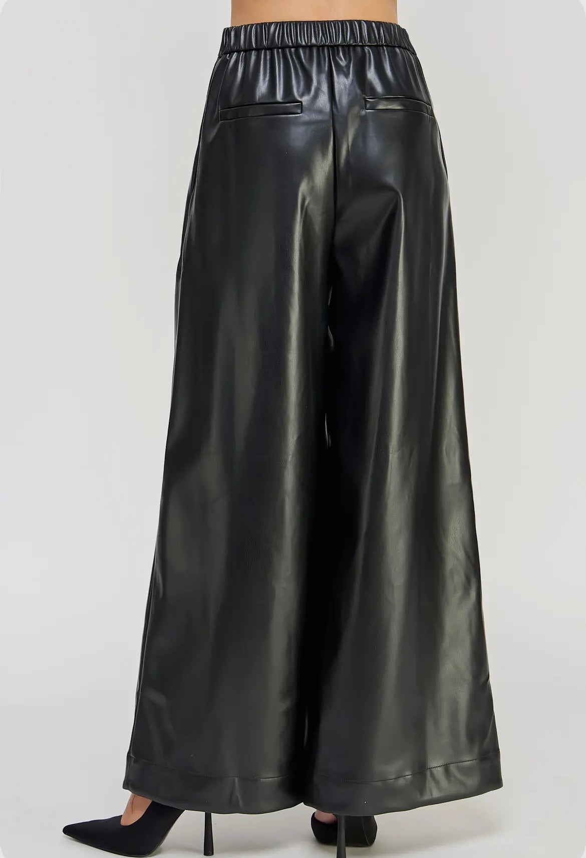 Pleated Details Wide-Legs Faux
Leather Pants