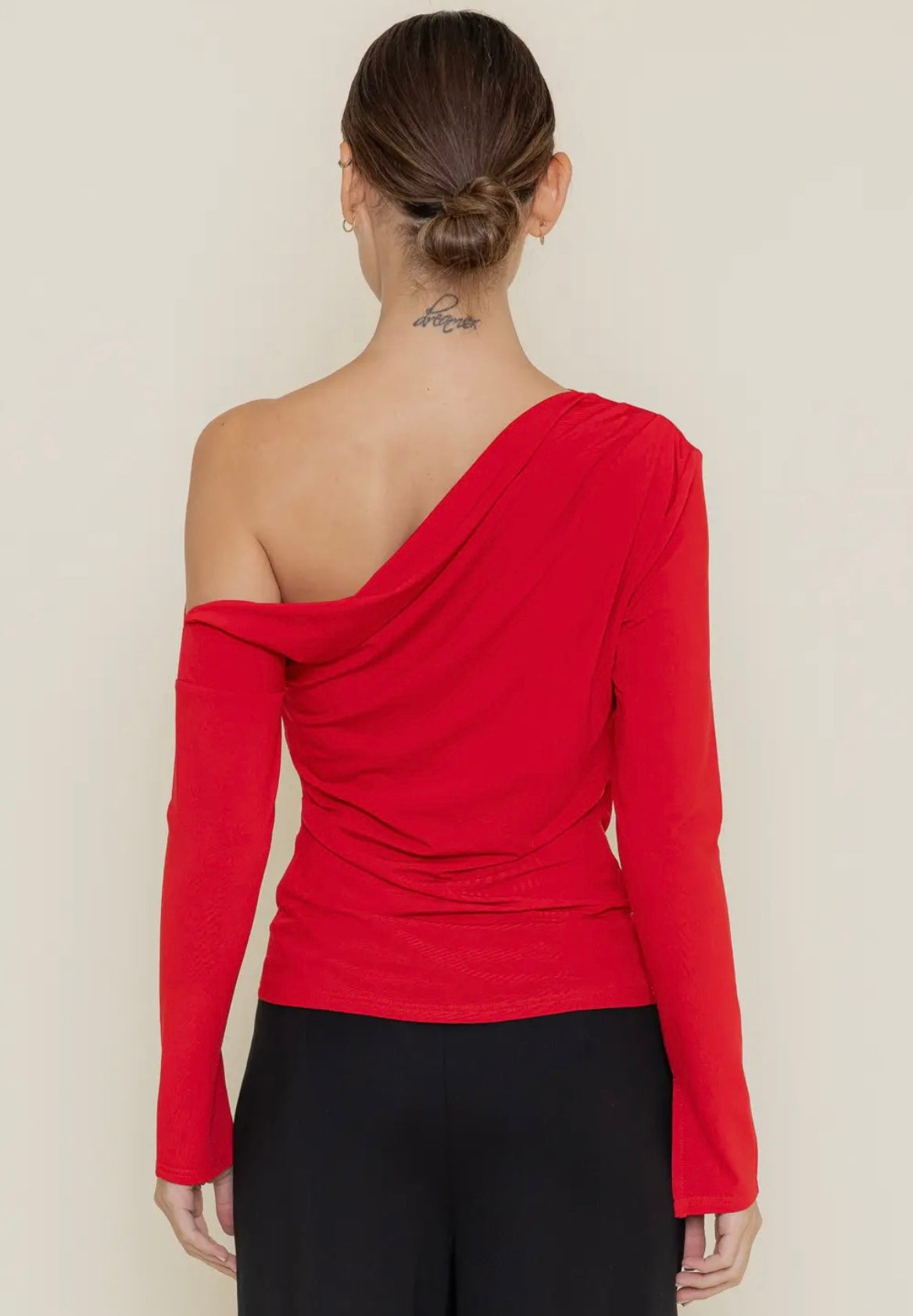 Draped Elevated Basic One Shoulder
Long Sleeve