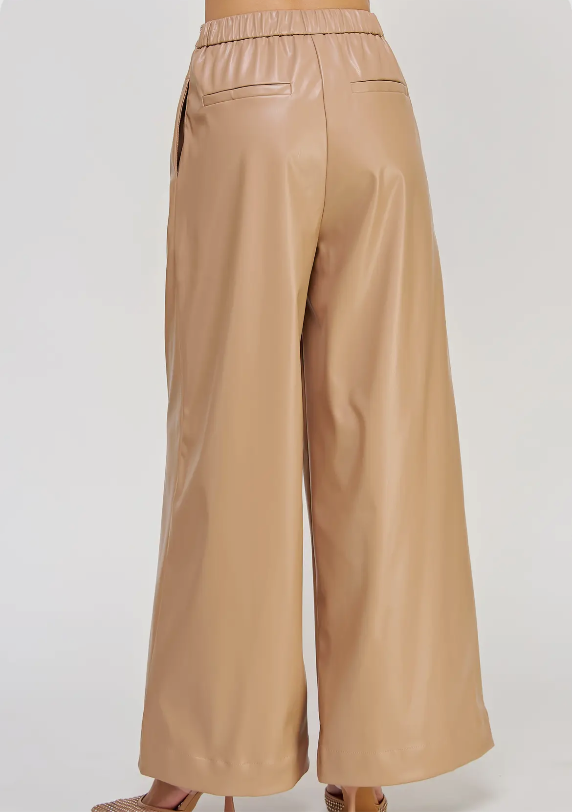 Pleated Details Wide-Legs Faux
Leather Pants